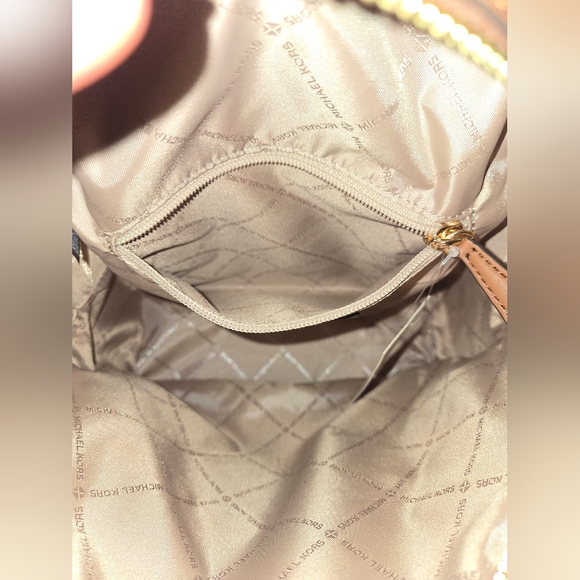 NWT Michael Kors Sheila Medium Logo Backpack - Picture 7 of 11